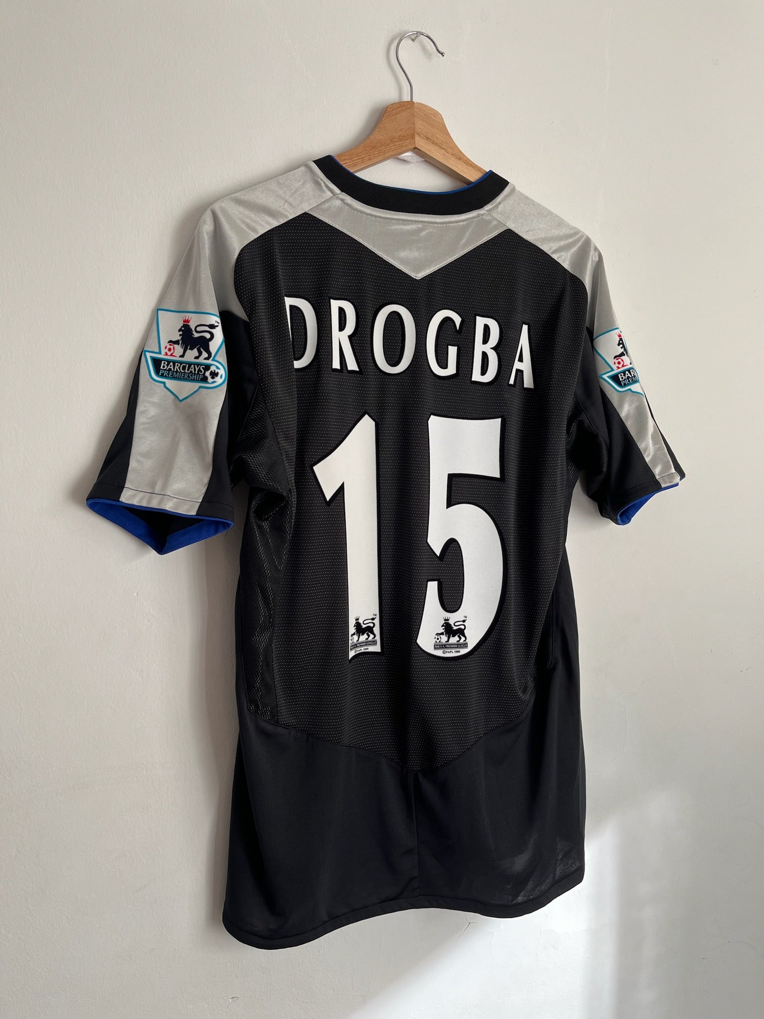 Chelsea FC 2004/2005 - Away (Drogba #15) – Doble Pivote